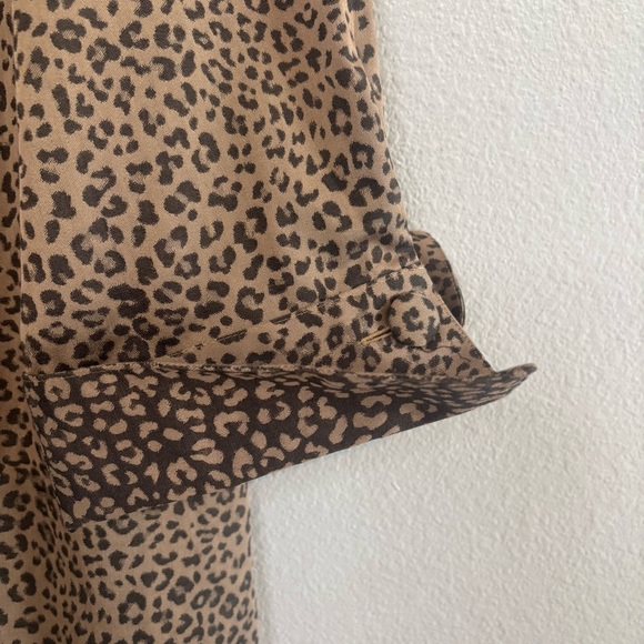 Chico’s Leopard Print No-Iron Blouse Size 2 (12) Coolmax All Season Top - Picture 4 of 13